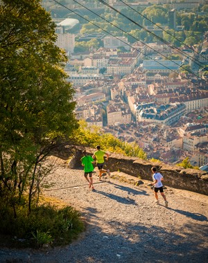 Chemin Bastille course à pied domine ville de Grenoble