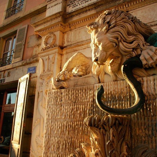 Fontaine Grenoble symbole Isere et Drac