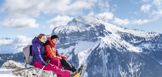 Chartreuse Charmant Som couple raquettes à neige vue Chamechaude