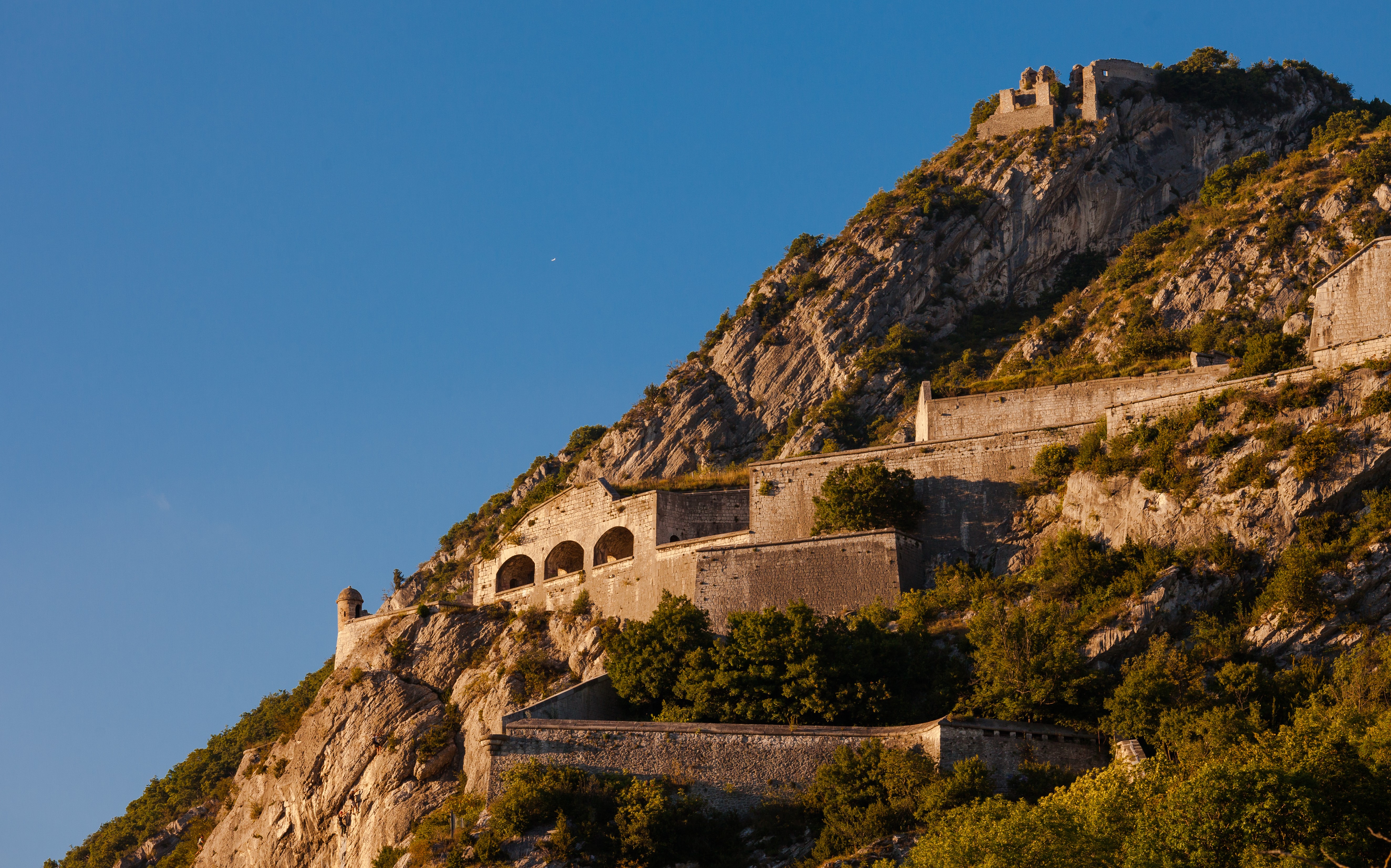 zoom sur le Fort de la Bastille de Grenoble