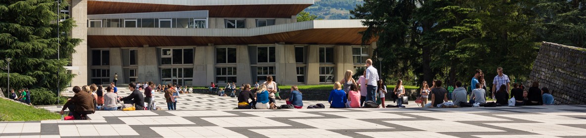 place des monts du Campus Universitaire Grenoble Belledonne