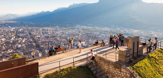 Vue depuis la Bastille sur Grenoble et le Vercors