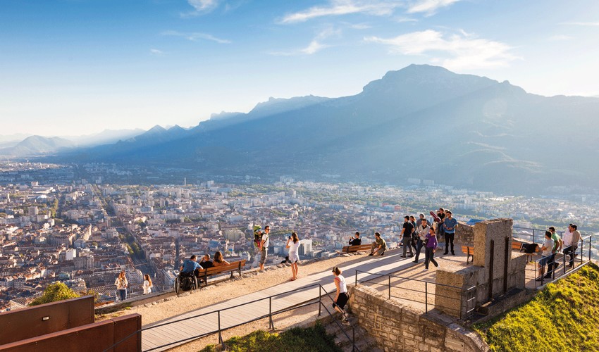 Vue depuis la Bastille sur Grenoble et le Vercors